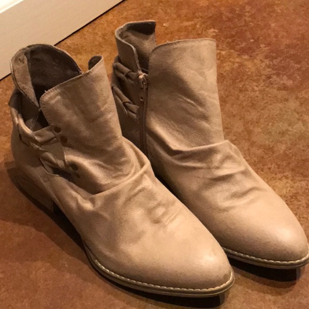Women’s shoes